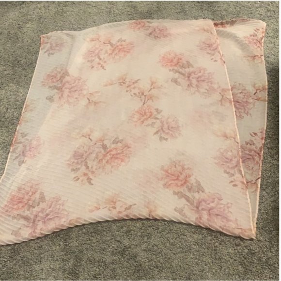 ✨JACQUIE pink floral scarf - Picture 2 of 5